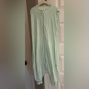 GUC Kyte Baby sleep bag walker in Mint, size L